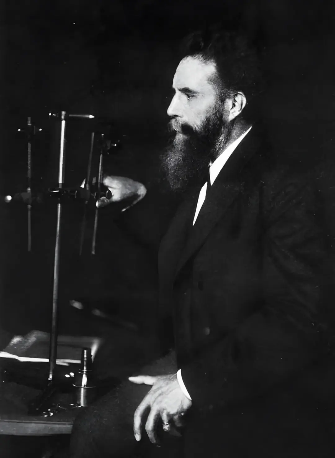 ویلهلم کنراد رونتگن، فیزیکدان آلمانی و دریافتکنندهی نخستین جایزهی نوبل فیزیکNobel Prize ویلهلم کنراد رونتگن، فیزیکدان آلمانی و دریافتکنندهی نخستین جایزهی نوبل فیزیکNobel Prize