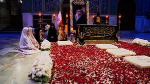 حضور دختران خردسال بر مزار شهید زهرا محمدی گلپایگانی