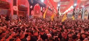 وداع عراقی‌ها با رهبر شهید در حرم امام حسین (ع)