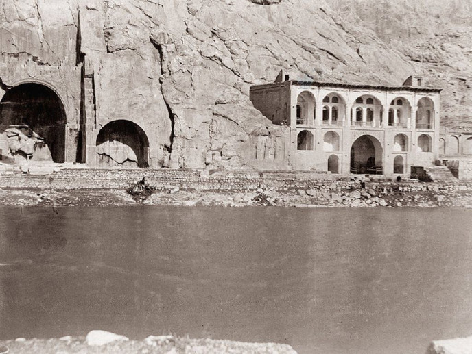 وقتی طاق بستان همسایه‌ای داشت؛ روایتی از عمارتی که ناپدید شد(+عکس)