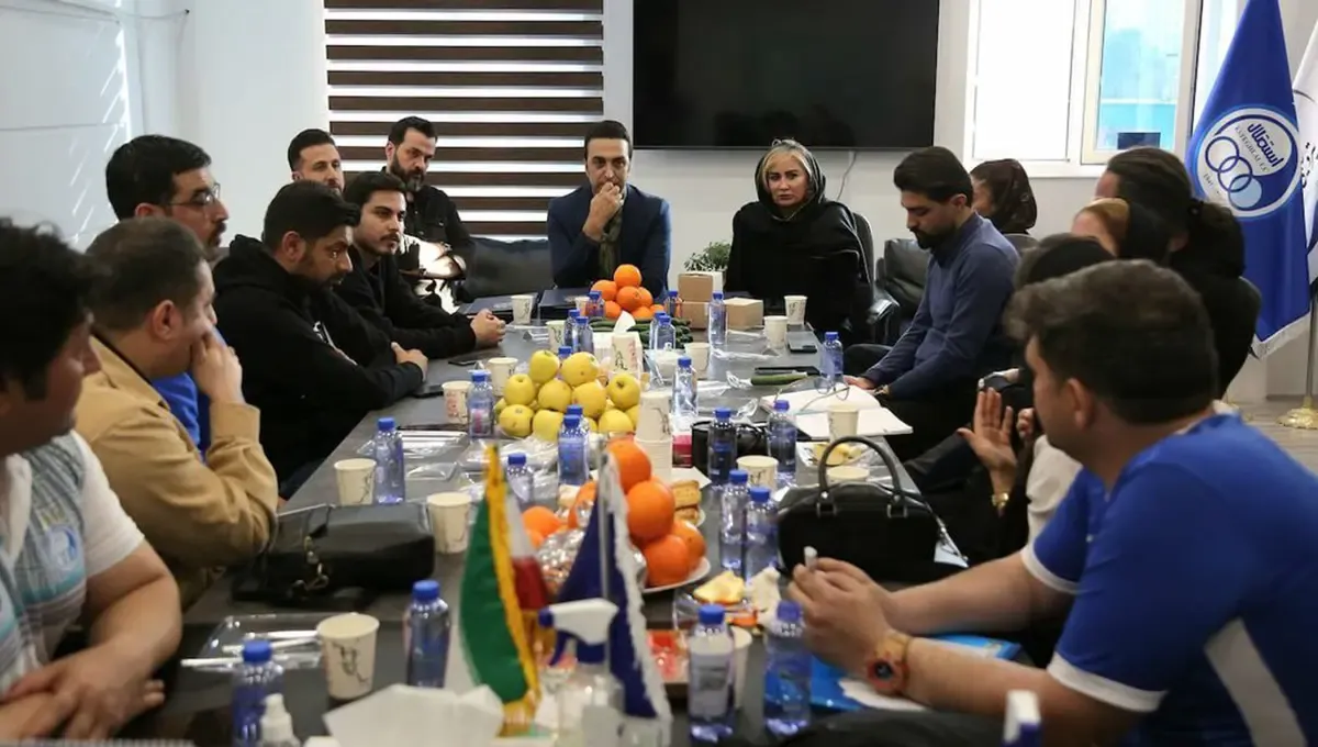 جلسه رسمی باشگاه استقلال جلسه رسمی باشگاه استقلال