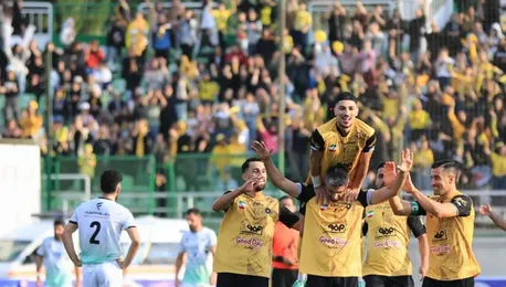 سپاهان با برد پرگل مقابل مس شهربابک به رده دوم لیگ برتر رسید