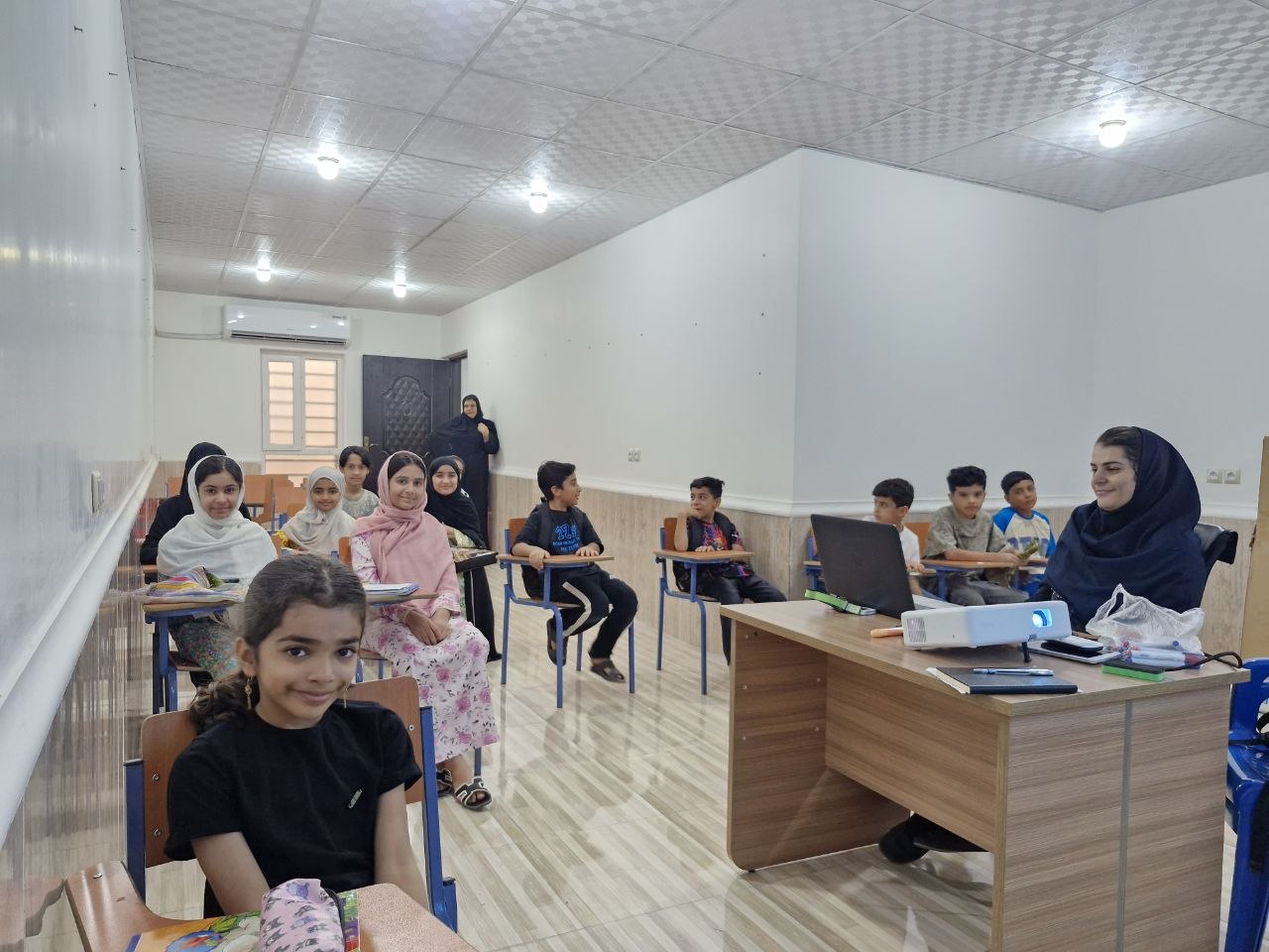 بچه های کتابخانه ؛ روایتی از یک کتابخانه کوچک روستایی در جنوب ایران بچه های کتابخانه ؛ روایتی از یک کتابخانه کوچک روستایی در جنوب ایران