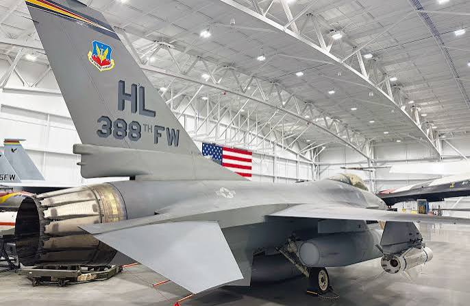 عمر عملیاتی جنگنده‌ها چقدر است؛ F-16 چگونه ۱۲۰۰۰ ساعت پرواز می‌کند؟