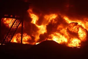 آتش‌سوزی گسترده در کارخانه پلاستیک شیلی