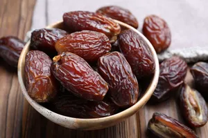 بمب انرژی یا دشمن قند خون؟ راهنمای هوشمندانه مصرف خرما