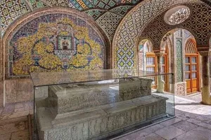 این سنگ قبر، جان‌ده‌ها نفر و عمر سازنده‌اش را گرفت