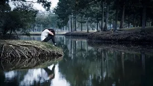 ۱۱ توصیه سازمان جهانی بهداشت برای مبتلایان به افسردگی و کسانی که به خودکشی فکر می‌کنند