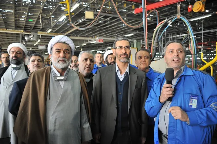 بازديد اعضاي كميسيون اصل 90 از ايران خودرو