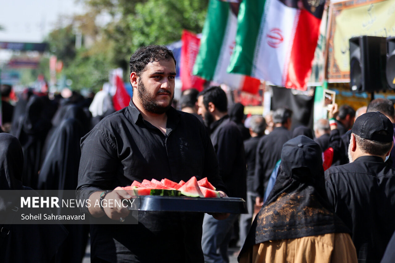 راهپیمایی جاماندگان اربعین در تهران راهپیمایی جاماندگان اربعین در تهران