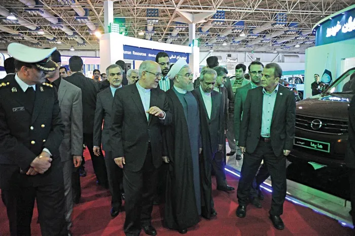 بازدید دکتر روحانی  ریاست جمهوری از غرفه ایران خودرو