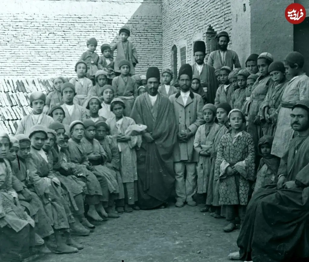 دانش‌آموزان و معلمان «مدرسه یهودی‌ها» در اصفهان؛ دوران قاجار