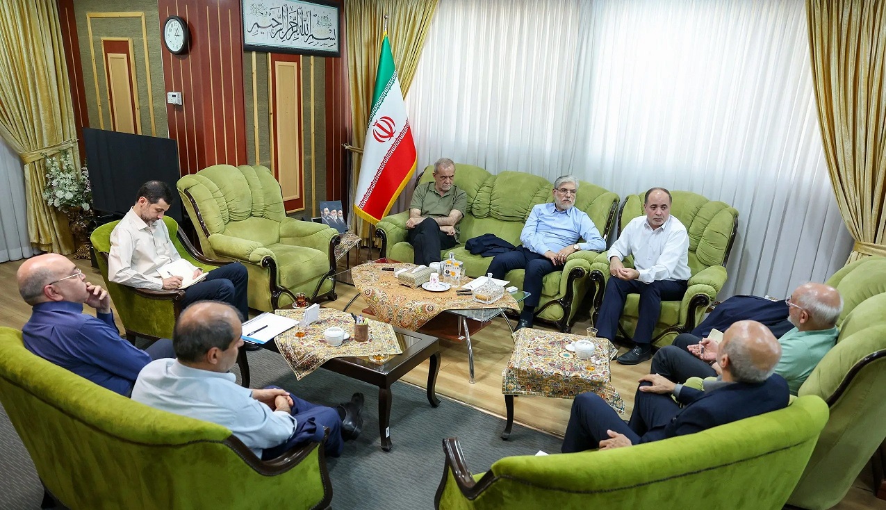 آستین کوتاه پزشکیان دو اتفاق کاملاً معمولی که مرا بُرد به سال های نه چندان دور: آستین کوتاه پزشکیان و ختم خواهر خاتمی!