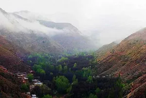 اسفیدان؛ روستایی گردشگری با منازل پلکانی، چشمه، آبشار و غار(+عکس)