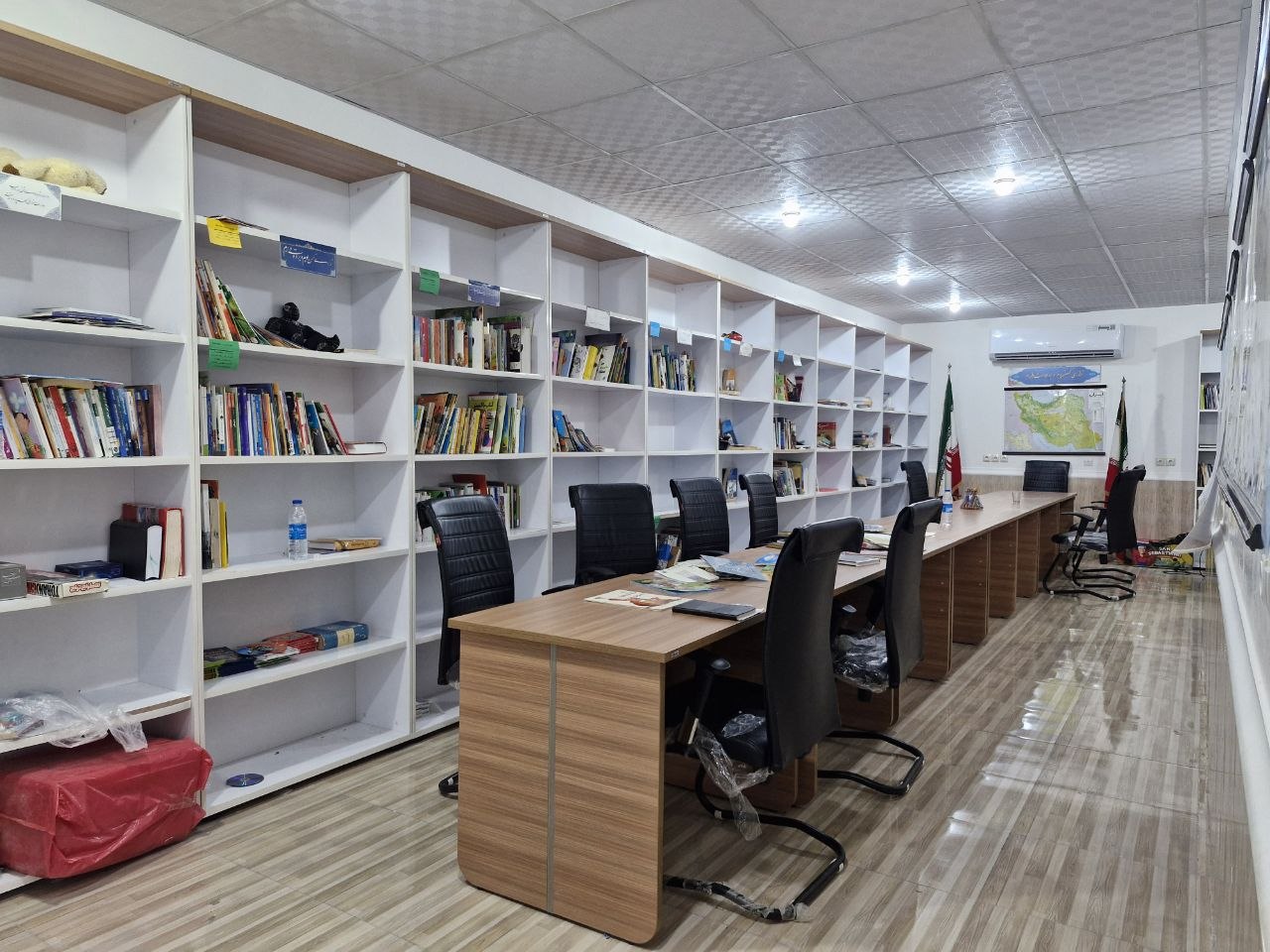 بچه های کتابخانه ؛ روایتی از یک کتابخانه کوچک روستایی در جنوب ایران بچه های کتابخانه ؛ روایتی از یک کتابخانه کوچک روستایی در جنوب ایران