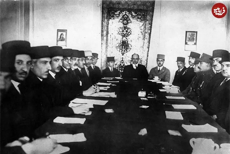 جلسه کورت لیندن بلات، رئیس آلمانی بانک ملی ایران را با اعضای اتاق تجارت ایران در اوایل دهه ۱۳۱۰