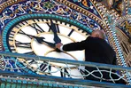 داخل ساعت حرم امام رضا (ع) را ببینیم