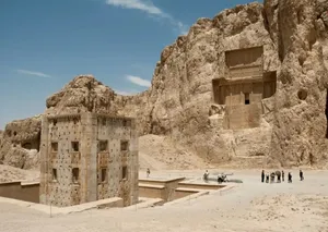 کعبه زرتشت در نقش‌رستم فارس در دوره قاجار (عکس)