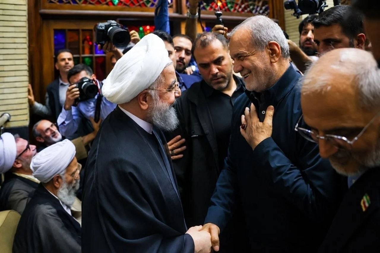 پزشکیان روحانی درنگی بر روبوسی رییس جمهور با شیخ سابقاً محصور