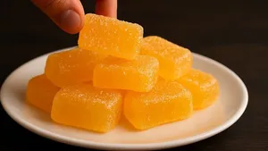 طرز تهیه پاستیل میوه‌ای با ۳ قلم مواد در خانه
