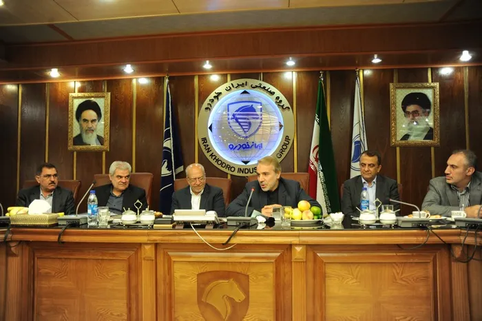 بازدید دکتر نوبخت و مهندس نعمت زاده از ایران خودرو