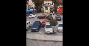 زن ۷۸ ساله هنگام پارک در لهستان به ۶ خودرو زد