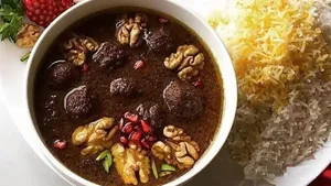 طرز تهیه خورشت فسنجان با گوشت قلقلی مناسب مهمانی