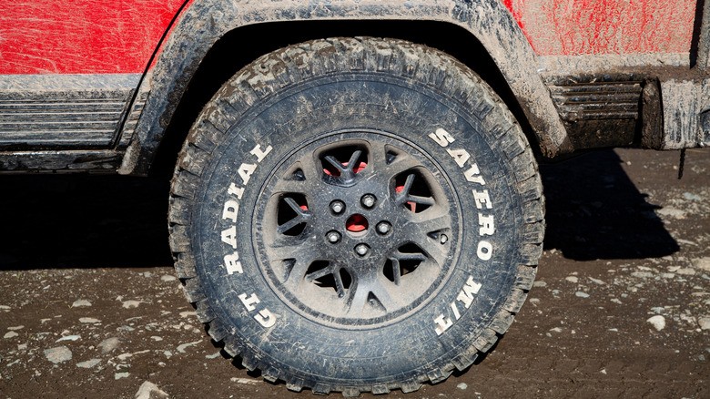 لاستیکهای MT (Mud-Terrain): فرمانروای مسیرهای سخت لاستیکهای MT (Mud-Terrain): فرمانروای مسیرهای سخت