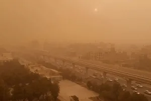 تصاویر از گردوغبار در آسمان قم